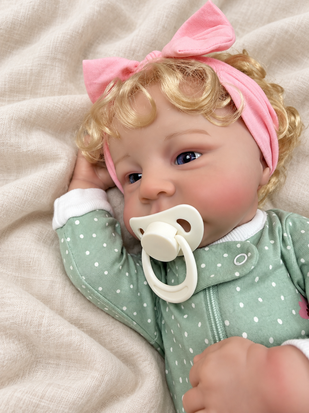 Vivian 🤍 Muñeca Realista 45cm 1.7kg | Bebé Estilo Reborn Vinilo con ojos abiertos