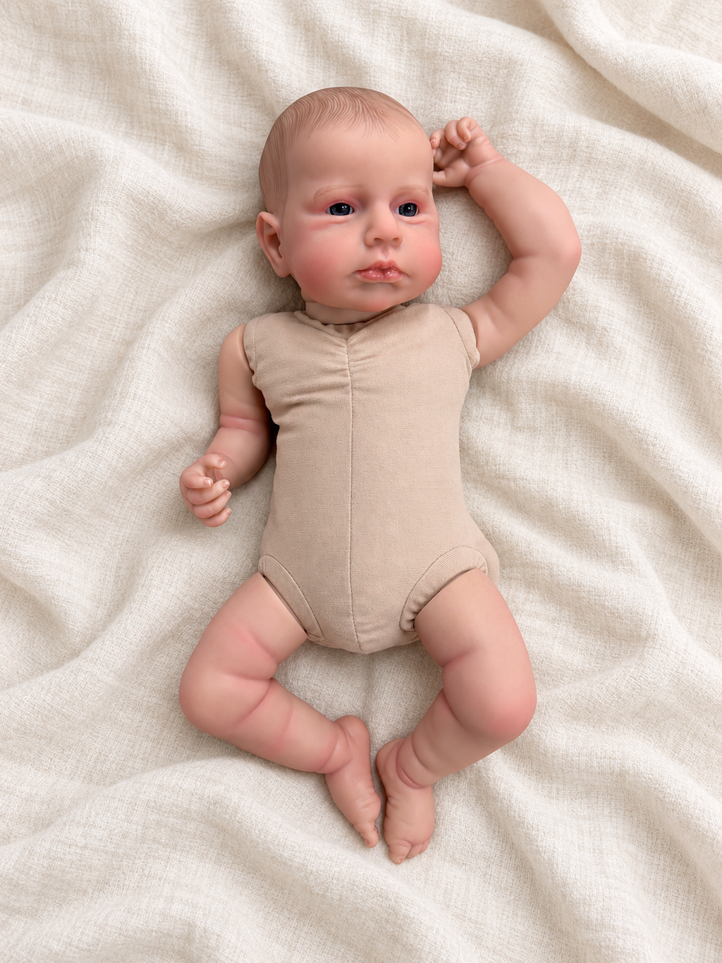 Hugo 🚜 Muñeco Realista 49cm 2,13kg | Bebé Estilo Reborn Vinilo con Ojos Azules