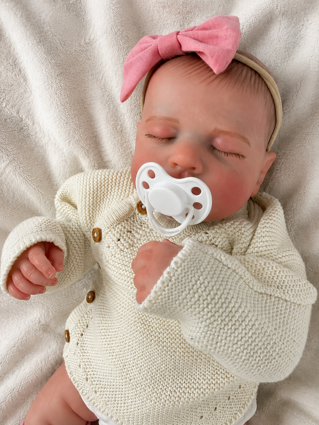 Bella 💕 Muñeca Realista 50cm 2,3kg | Bebé Estilo Reborn Vinilo con Ojos Cerrados