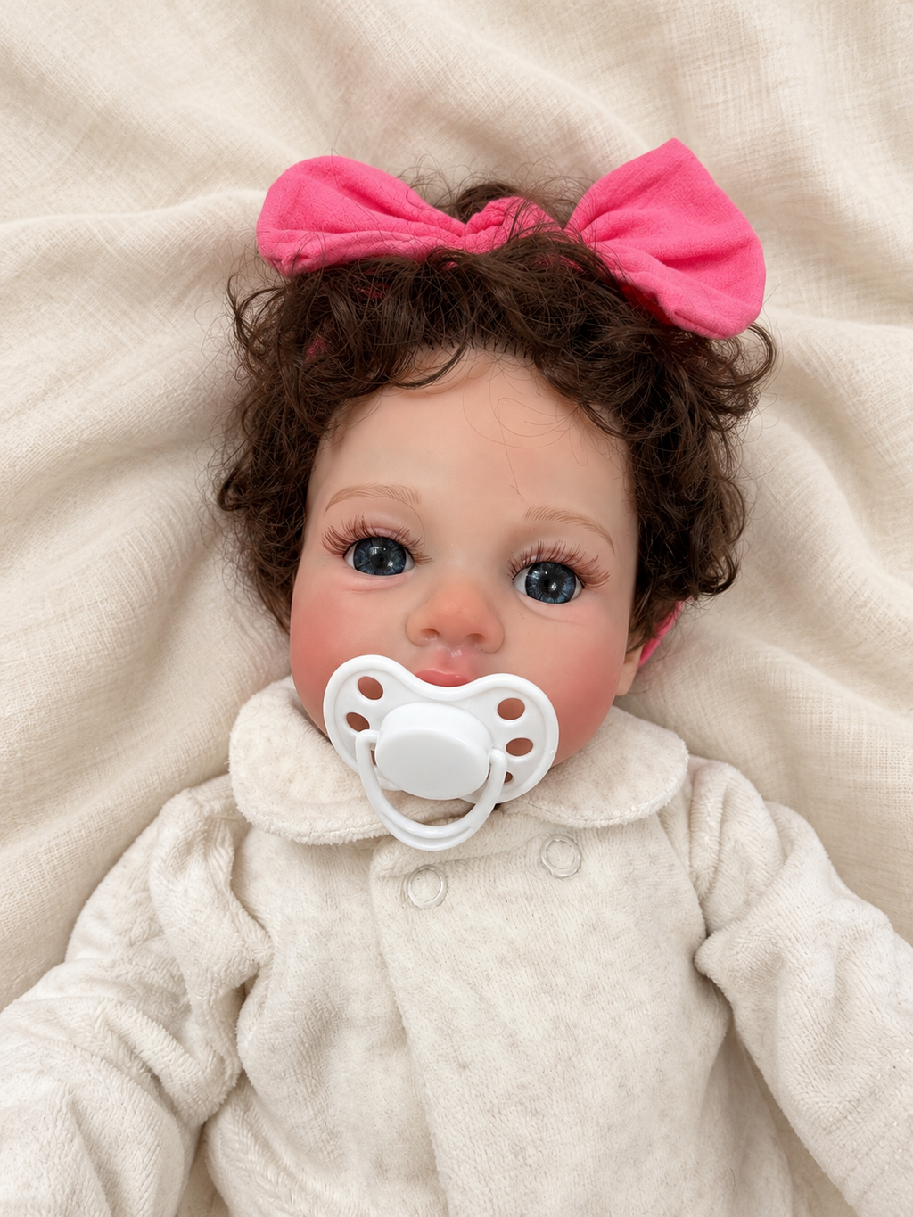 Maca 💛 Muñeca Realista 45cm 850gr | Bebé Estilo Reborn Vinilo con Ojos Azules