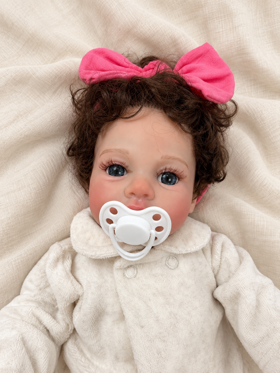 Maca 💛 Muñeca Realista 45cm 850gr | Bebé Estilo Reborn Vinilo con Ojos Azules