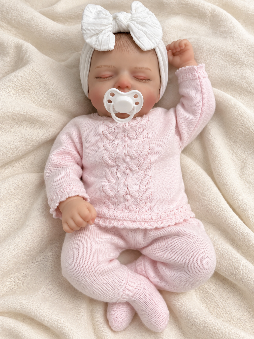 Chloe 🤍 Muñeca Realista 40cm 1.4kg | Bebé Estilo Reborn Vinilo con Ojos Cerrados