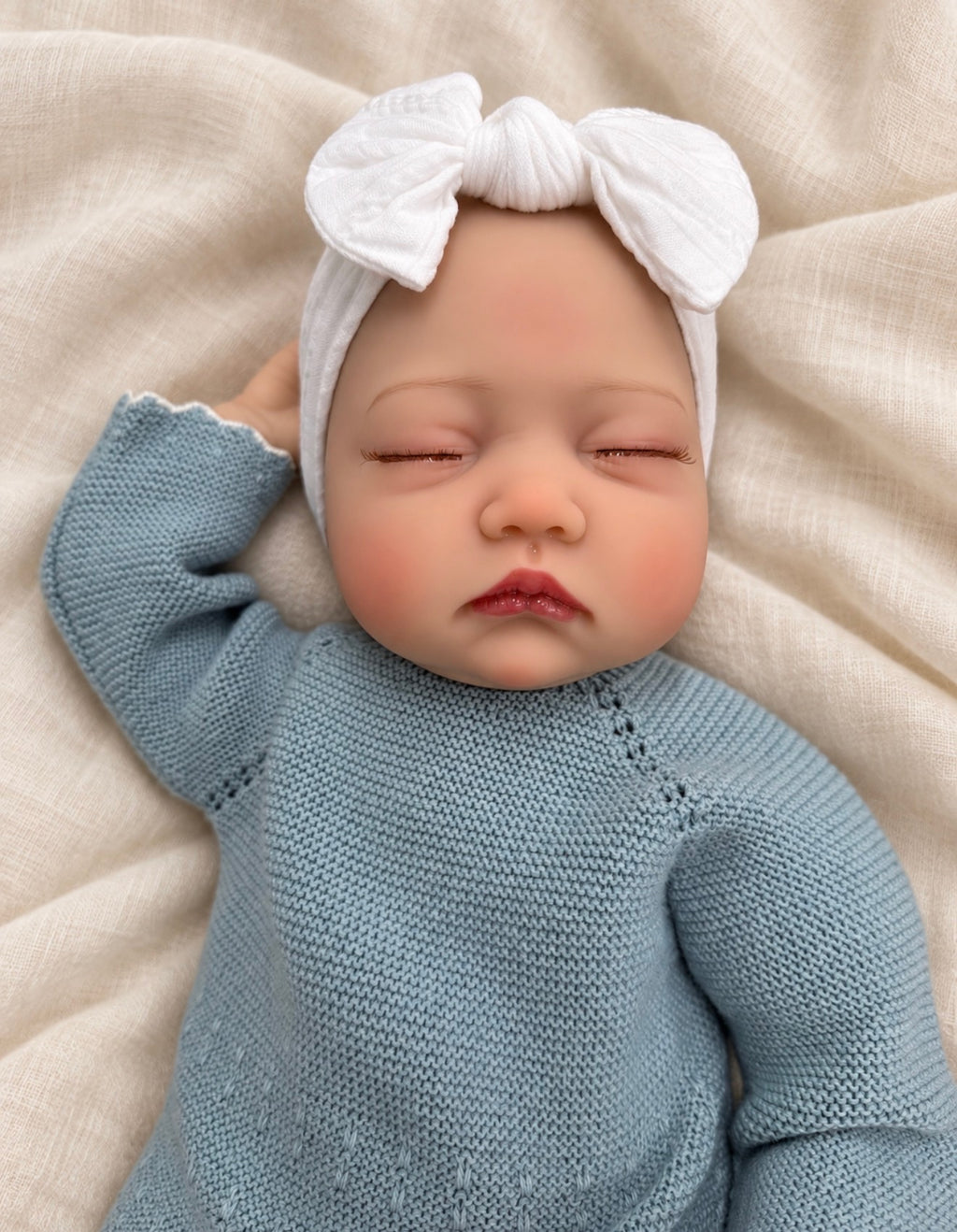 Mei 🤎 Muñeca Realista 56cm 2,230kg | Bebé Estilo Reborn Vinilo con Ojos Cerrados (Copia)