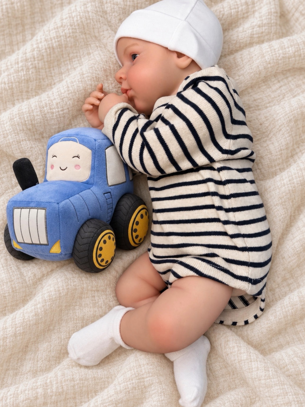Hugo 🚜 Muñeco Realista 49cm 2,13kg | Bebé Estilo Reborn Vinilo con Ojos Azules