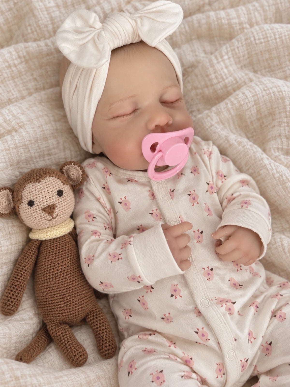 Bella 🩷 Muñeca Realista 50cm 1,5kg | Bebé Estilo Reborn Vinilo con Ojos Cerrados