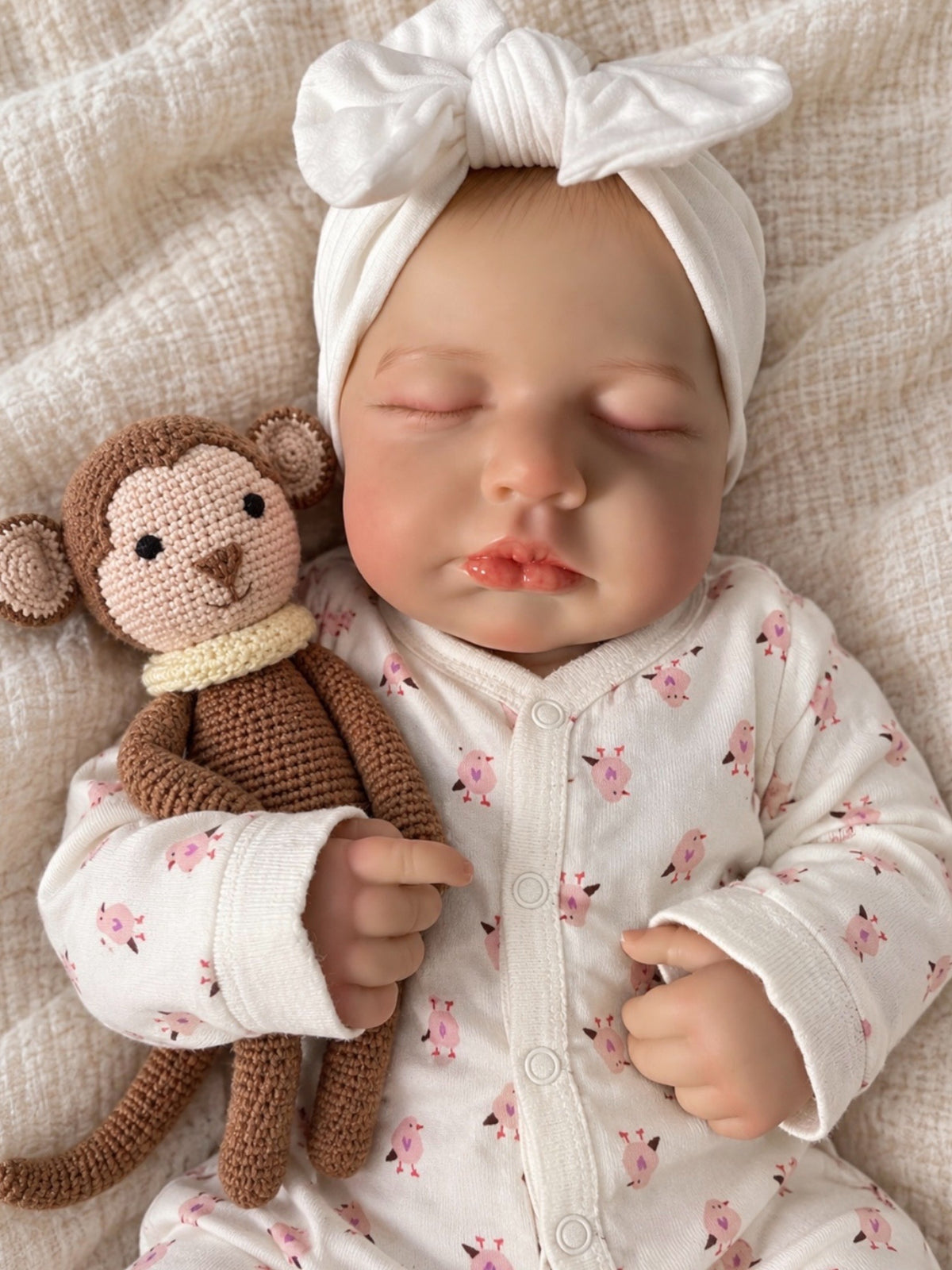 Bella 🩷 Muñeca Realista 50cm 1,5kg | Bebé Estilo Reborn Vinilo con Ojos Cerrados