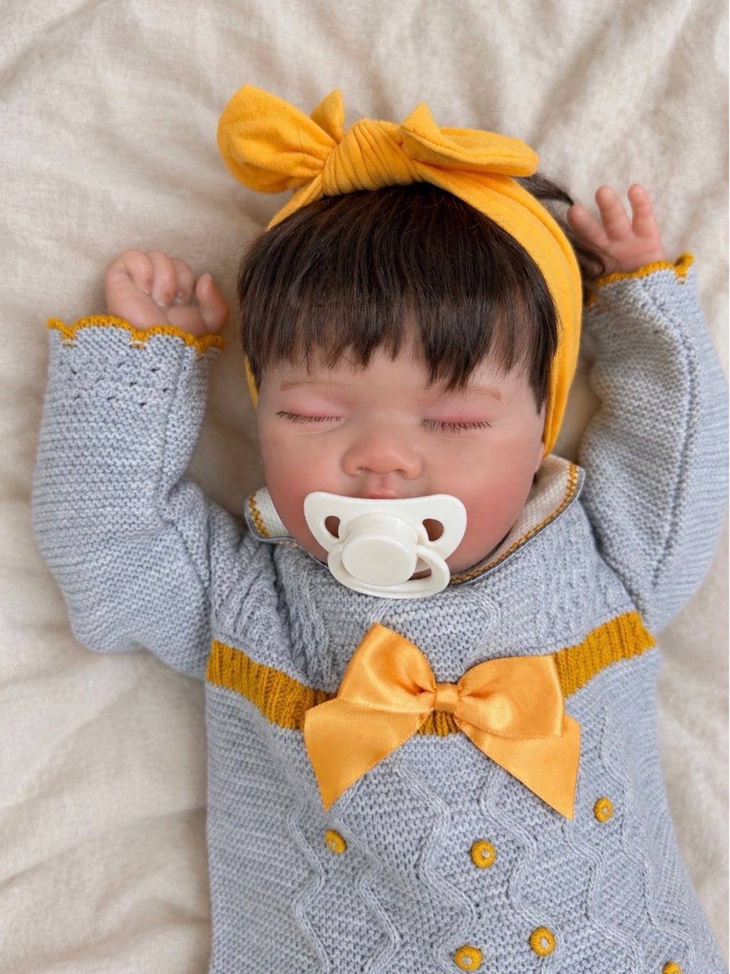 Li 💛 Muñeca Realista 48cm 2,14kg | Bebé Estilo Reborn Vinilo con Ojos Cerrados