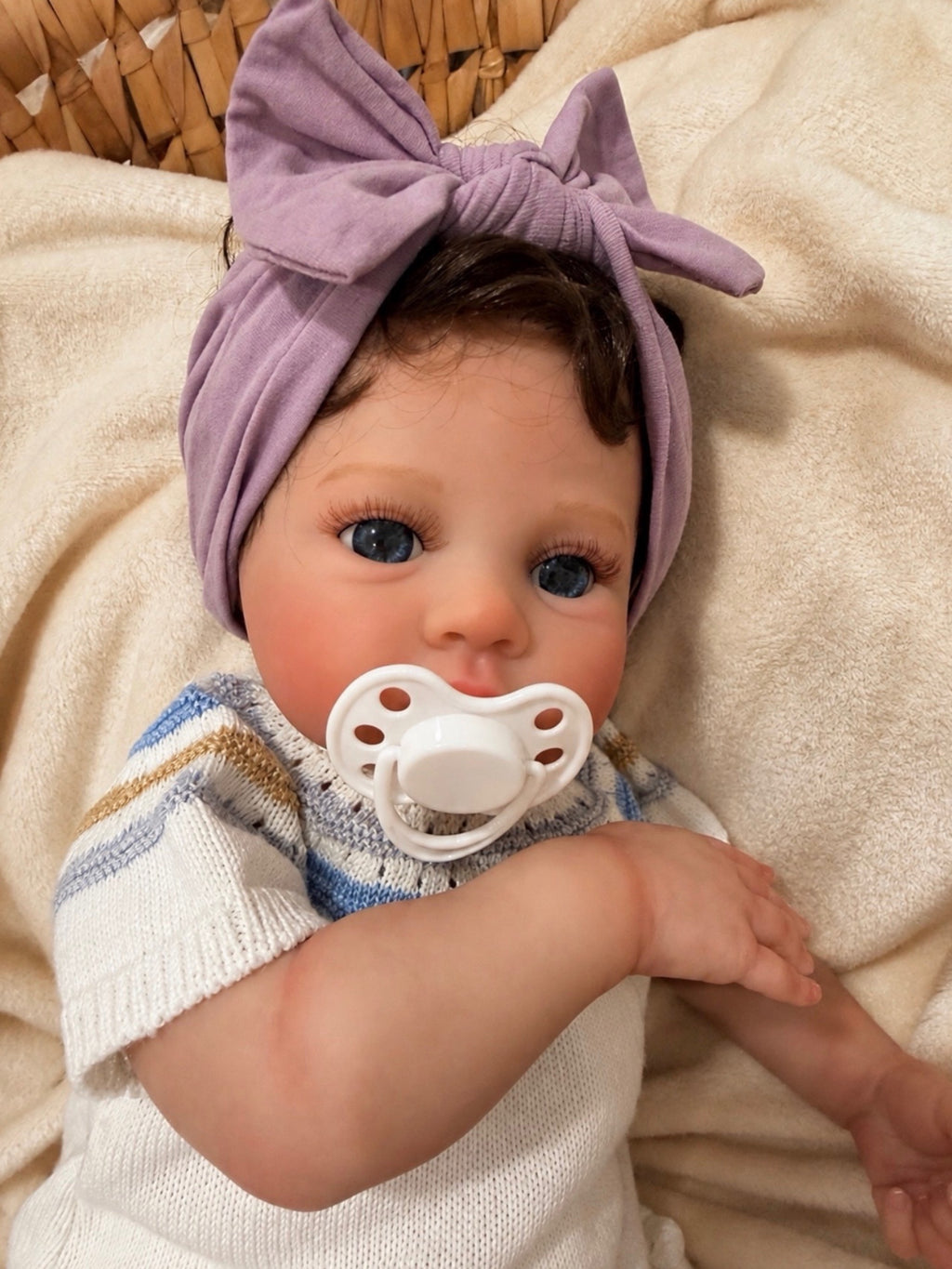 María 💛 Muñeca Realista 45cm 1,680kg | Bebé Estilo Reborn Vinilo con Ojos Azules