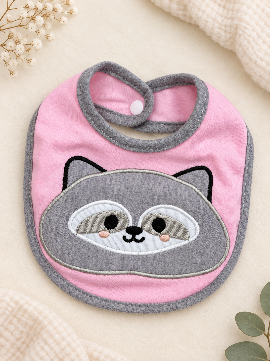 Conjunto Rosa Mapache para Muñeca 40–46 cm 🦝💗 | Pelele, Gorro y Babero